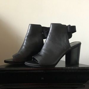 Kenneth Cole Reaction Friday Fly Open Toe Booties